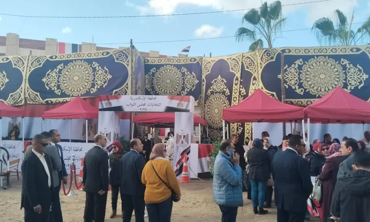 وزارة الداخلية: ضبط 36 شخصاً لمحاولتهم دفع الناخبين للتصويت لعدد من المرشحين بخمس محافظات