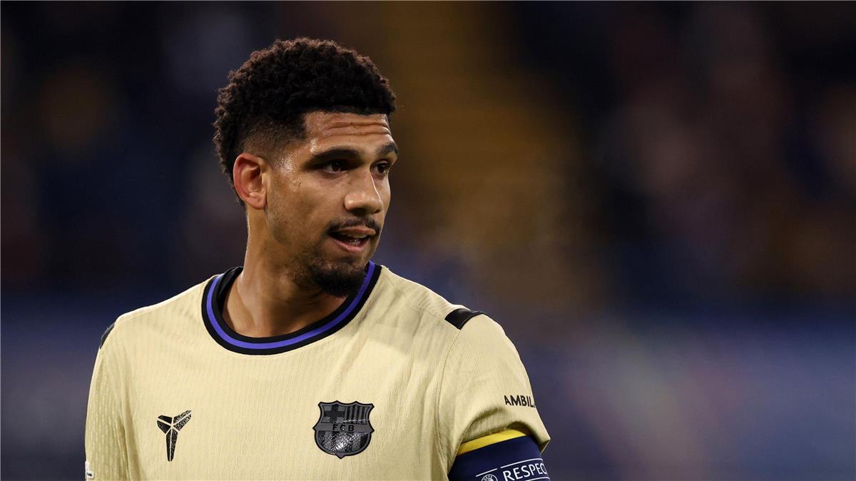 بعد عودته من إسرائيل.. أراوخو يحسم مستقبله ويبلغ برشلونة