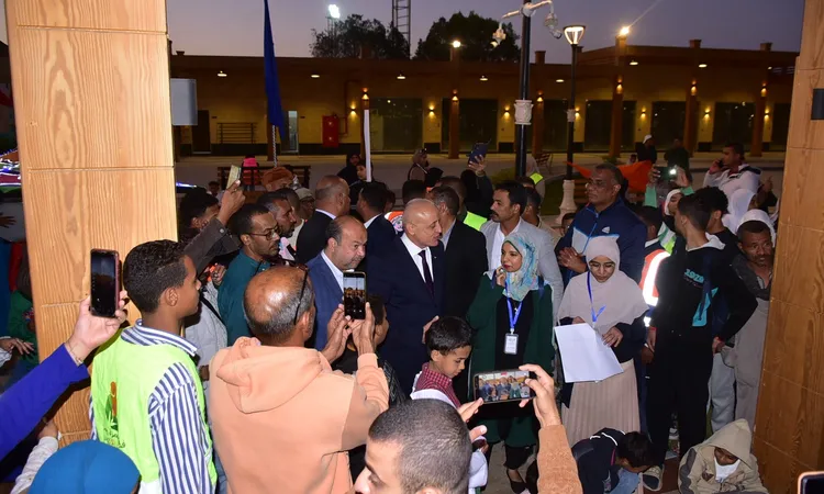 لوحة فنية وممشى زجاجي وبازارات سياحية عليه ..محافظ الأقصر يفتتح مشروع تطوير كورنيش البر الغربي