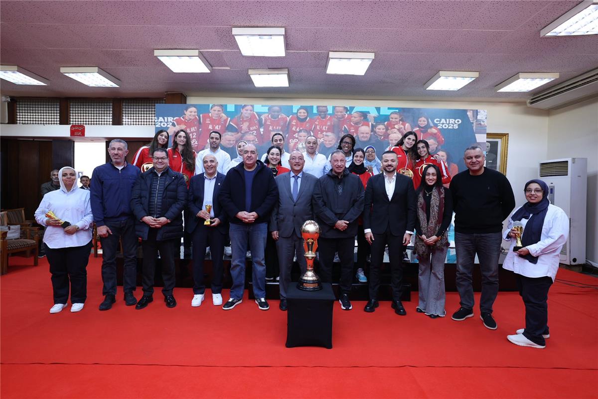 “بطولة خالدة”.. الخطيب يكرّم سيدات سلة الأهلي بعد التتويج التاريخي بلقب إفريقيا