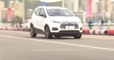 أوروبا على مفترق طرق السيارات.. انقسام حاد حول حظر محركات الوقود فى 2035.. ألمانيا وإيطاليا تطالبان بالتأجيل خوفًا على الصناعة والوظائف.. وفرنسا وإسبانيا تتمسكان بالكهرباء دفاعًا عن المناخ والريادة الأوروبية