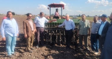 الشرقية تتأهب لموسم زراعة القمح 2026 بأكثر من 400 ألف فدان.. محافظ الشرقية: حققناه المركز الأول العام الماضى.. ورقابة مشددة على الجمعيات لمتابعة صرف الأسمدة.. ويؤكد: دعم المزارعين للحفاظ على الصدارة.. صور