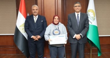 محافظ الجيزة يكرم الفرق الحاصلة على المراكز الأولى فى نهائيات الجمهورية