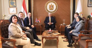 وزير التعليم العالى يبحث مع سفير بريطانيا بالقاهرة التوسع بالفروع الدولية