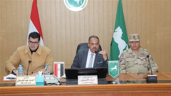 محافظ الشرقية يترأس غرفة العمليات الرئيسية لمتابعة سير انتظام اليوم الأول لجولة الإعادة لإنتخابات مجلس النواب