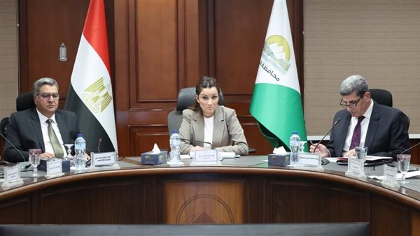 نائب محافظ الجيزة تترأس لقاء المواطنين لمتابعة الشكاوى المقدمة وحلها