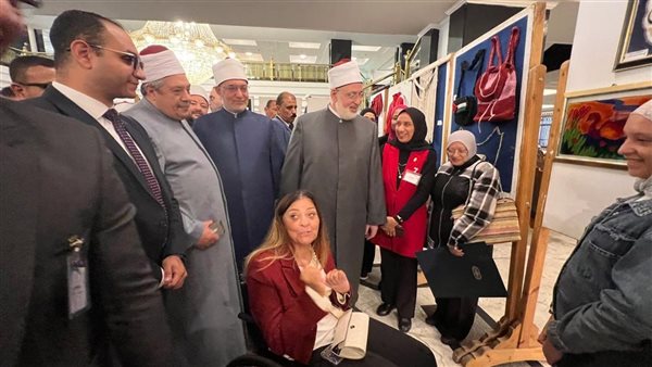 وكيل الأزهر ومفتي الجمهورية ورئيسة “القومي لذوي الإعاقة” يفتتحون معرضًا للأعمال الفنيَّة للأشخاص ذوي الإعاقة
