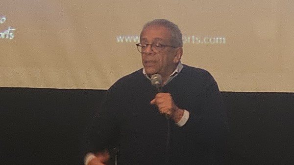 يسري نصر الله يروي تجربته الصادمة مع أول أيام تصوير فيلم “المدينة” بكاميرا صغيرة