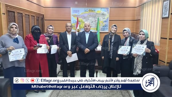 يكرم فريق العمل ومدربي مبادرة معاً نحو مجتمع تعليمي رقمي بالتعاون بين وحدة التواصل ودعم المعلمين ومركز التطوير التكنولوجي بالمديرية