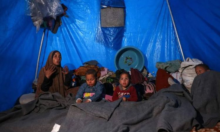 البرد القارس يودي بحياة رضيع في غزة ويرفع عدد الضحايا إلى 13