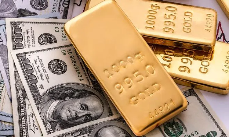 تراجع أسعار الذهب محليًا وعالميًا مع صعود الدولار وترقب بيانات التضخم الأمريكية