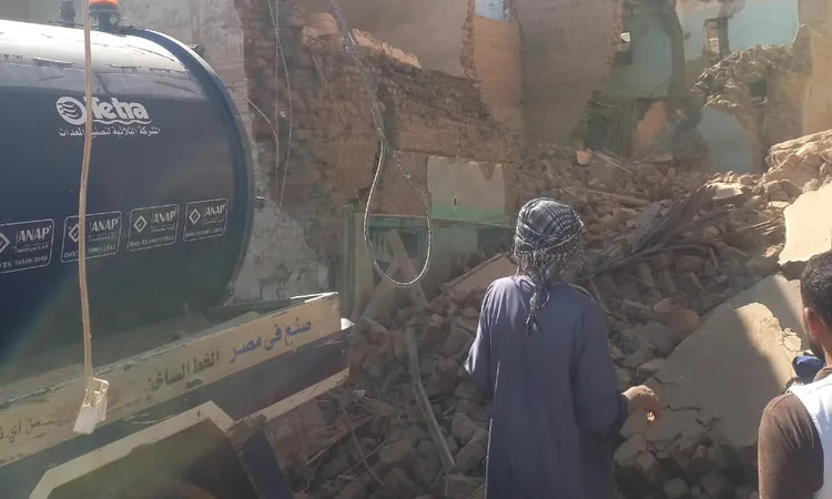 إصابة سيدة إثر انهيار جزئي لمنزل خلف معبد اسنا جنوب الأقصر