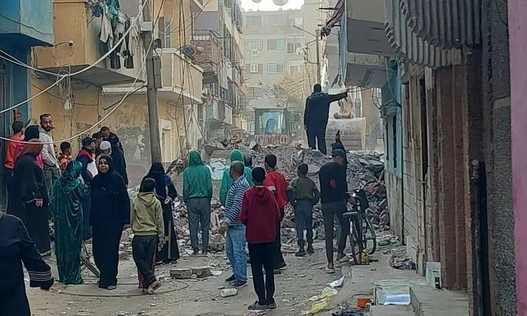 انتشال جثمان الشاب عبد الله من أسفل عقار المنيا المنهار