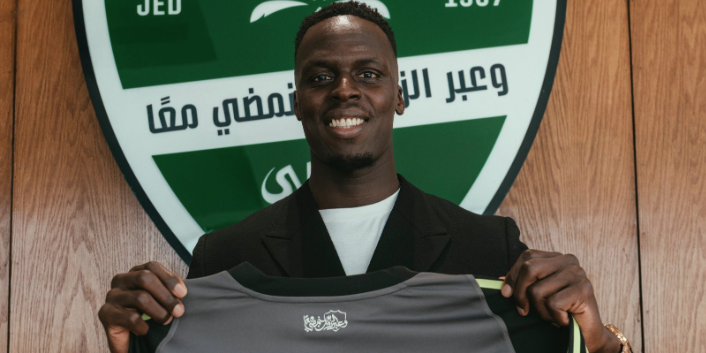 إدوارد ميندي يعلق على تجديد عقده مع الأهلي