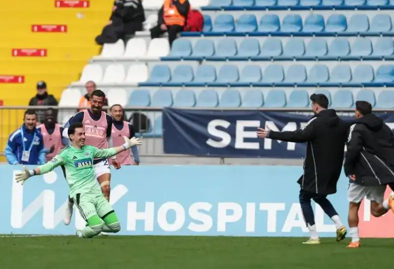 أونلي ليبانون : من مسافة 75 مترًا.. هدف تاريخي من حارس مرمى يخطف الأنظار بالدوري التركي “فيديو”