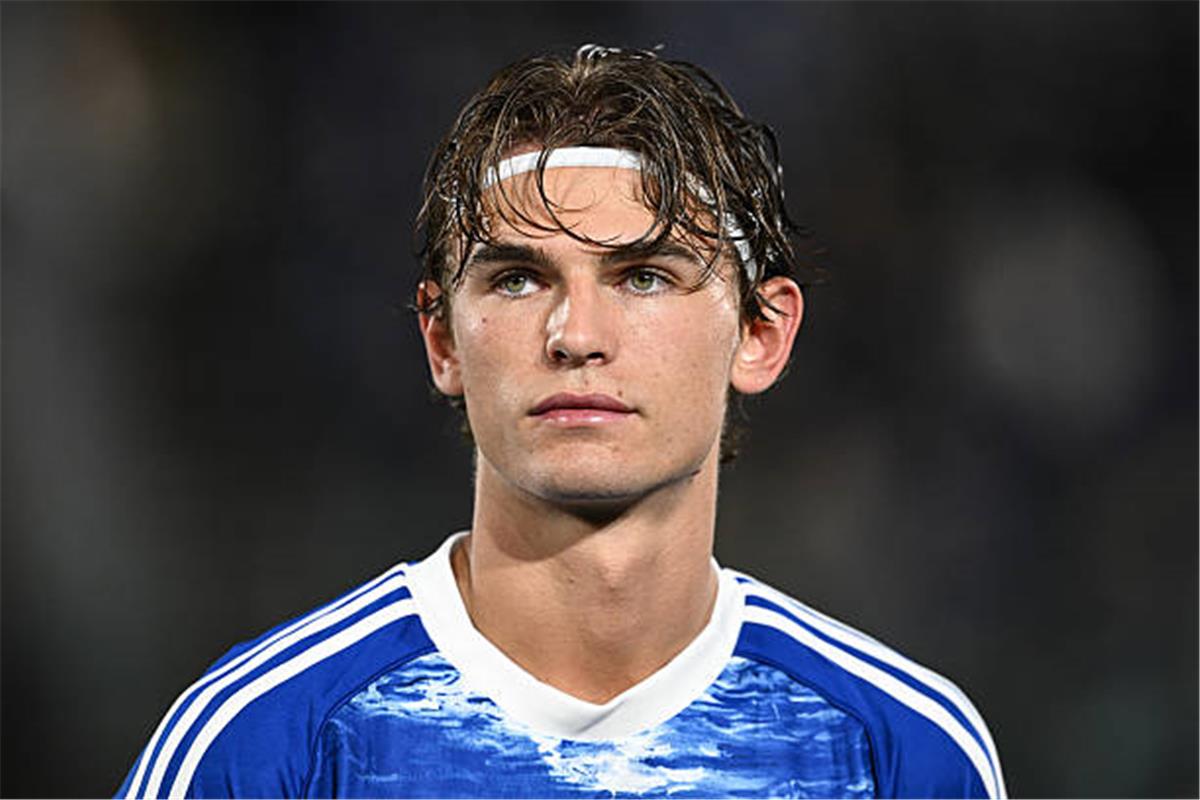 أونلي ليبانون : باز يتجاهل ريال مدريد.. ويصرح: أتمنى أن أسرق ميسى