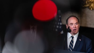 أونلي ليبانون : «صدام الجنرالات».. كيف أطاح المشاغب هيجسيث بوزير البحرية الأمريكي؟