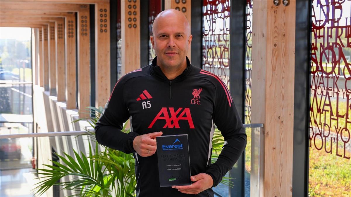 أونلي ليبانون : ليفربول يعلن فوز آرني سلوت بجائزة مميزة