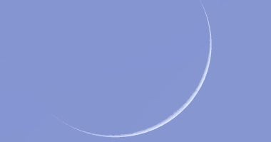 أونلي ليبانون : هلال ذي القعدة يزين السماء الليلة ويشاهد بسهولة بالعين المجردة