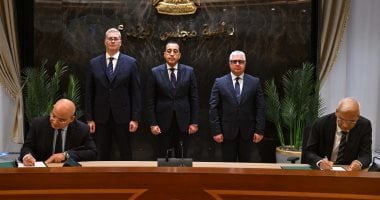 أونلي ليبانون : رئيس الوزراء يشهد توقيع عقد إنشاء مشروع إندوراما مصر للأسمدة بالمنطقة الاقتصادية لقناة السويس: إضافة نوعية لقطاع الصناعات الاستراتيجية فى مصر.. يوفر 3000 فرصة عمل باستثمارات 525 مليون دولار للمرحلة الأولى