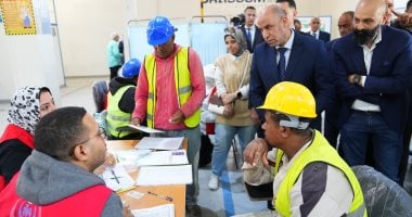 أونلي ليبانون : وزير العمل مع عمالة غير منتظمة بمترو الإسكندرية: اهتمام كبير بتأهيلكم فنيا ومهنيا