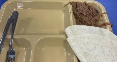 أونلي ليبانون : التليجراف تنشر صورا صادمة لفتات طعام يُقدم لجنود الجيش الأمريكى فى حرب إيران