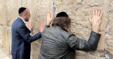 أونلي ليبانون : رئيس الأرجنتين يؤدي طقوسا يهودية عند حائط البراق في المسجد الأقصى