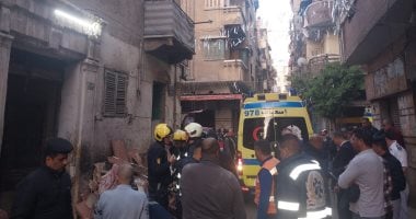 أونلي ليبانون : مصرع 3 أشخاص فى انهيار سقف عقار بحى وسط الإسكندرية.. صور
