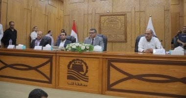 أونلي ليبانون : امتد لـ10 ساعات.. محافظ قنا يعقد اللقاء المفتوح للمواطنين ويبحث 355 طلبا متنوعا