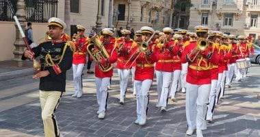 أونلي ليبانون : انطلاق الموكب الاحتفالى بتأسيس الإسكندرية من المتحف الرومانى لتمثال الإسكندر