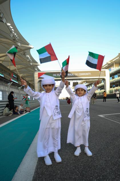 أونلي ليبانون : آلاف المواطنين والمقيمين يشاركون في مسيرة «علم واحد..مجتمع واحد»