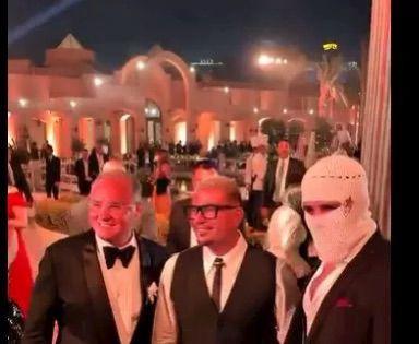 أونلي ليبانون : تووليت يلتقط صورة مع عمرو دياب.. تفاصيل اللقاء الحصري