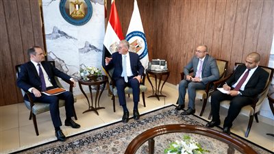 أونلي ليبانون : تعزيز التعاون مع «أباتشي».. البترول تبحث رفع الكفاءة وزيادة الإنتاج بالصحراء الغربية