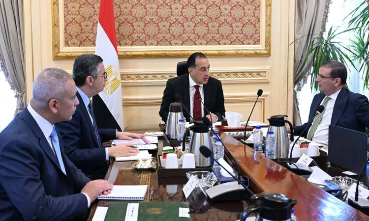 أونلي ليبانون : رئيس الوزراء يتابع موقف توافر السلع الإستراتيجية بالأسواق