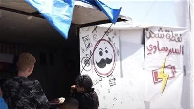 بـ«لوح شمسي واحد».. كيف أنقذت «خيمة محمد» للشحن مئات الفلسطينيين من العزلة في غزة؟