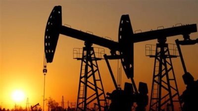 النفط يواصل التراجع مع حديث ترامب عن تقدم نحو اتفاق مع إيران وتعليق مؤقت لـ”مشروع الحرية”