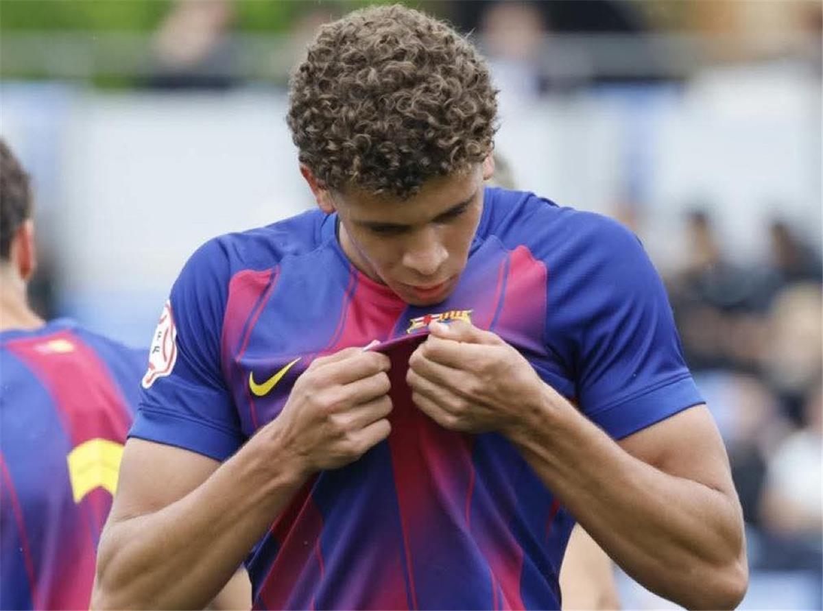 ردود أفعال جماهير برشلونة على هاتريك حمزة عبد الكريم في الدوري الإسباني للشباب: وقعوا مع هالاند المصري هذا الصيف