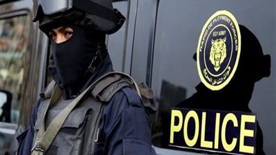بالتنسيق مع الإنتربول.. الداخلية تضبط متهم بالخارج لتنفيذ حكم قضائي لصالح سيدة