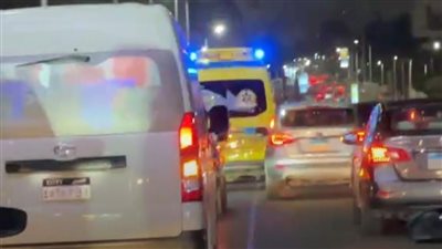 لحظة نقل جثمان هاني شاكر من مطار القاهرة إلى المستشفى.. فيديو