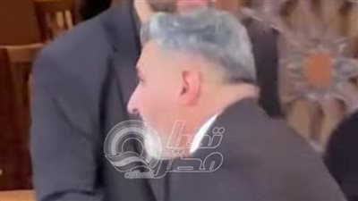 ياسر جلال أول الحاضرين في عزاء هاني شاكر ونجله في حالة ذهول