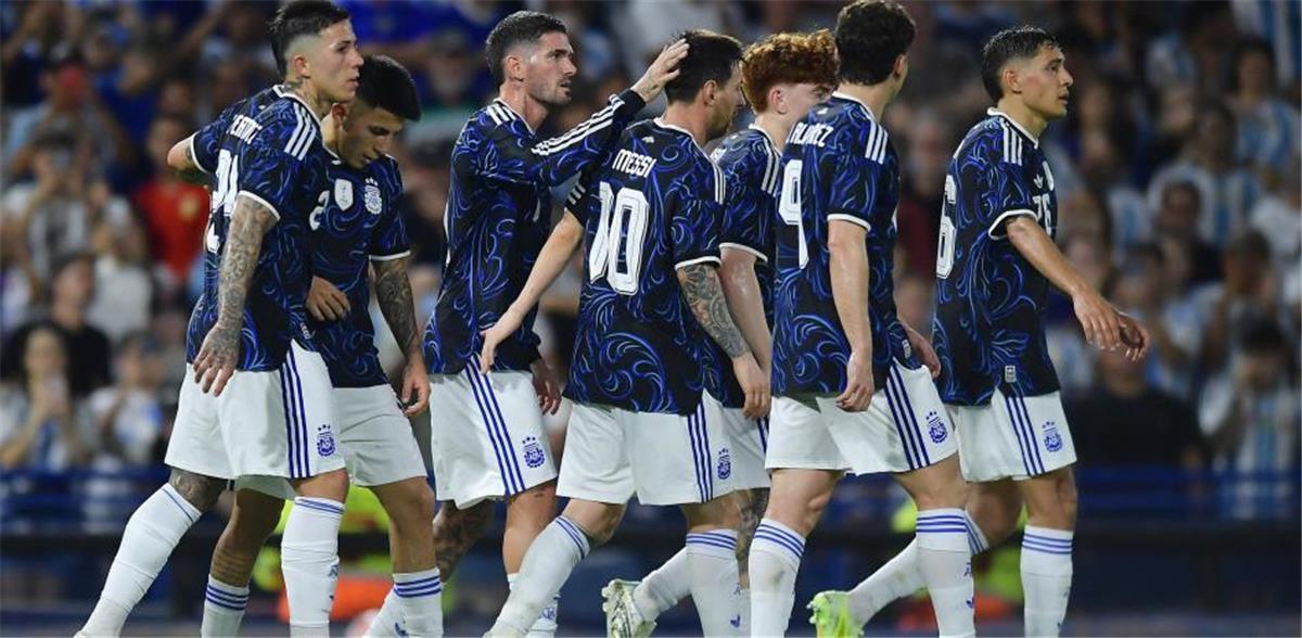 الاتحاد الأرجنتيني يوجه طلباً عاجلاً لـ “فيفا” قبل انطلاق حملة الدفاع عن لقب كأس العالم