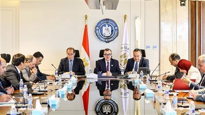 دعم الجامعات وتطوير التعليم العالي.. الحكومة تبحث تمويلًا مستدامًا وربط البحث العلمي بالصناعة