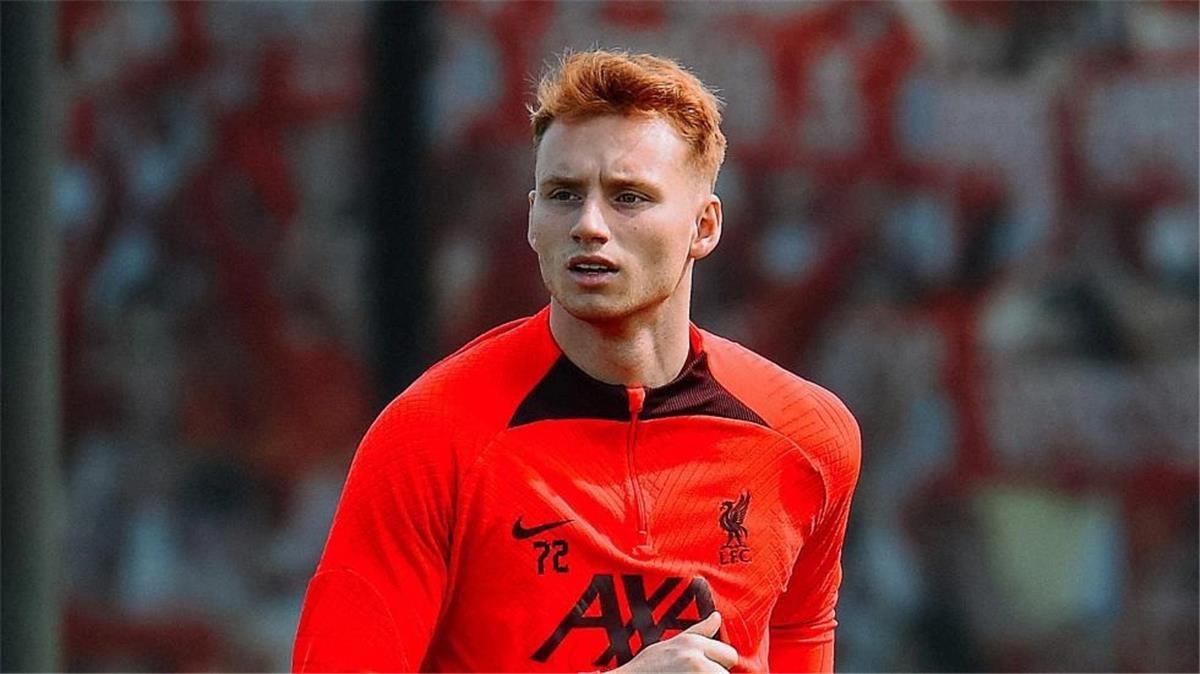 دن بيرج: محمد صلاح جعلني أرتجف وأتقياً في الحمام