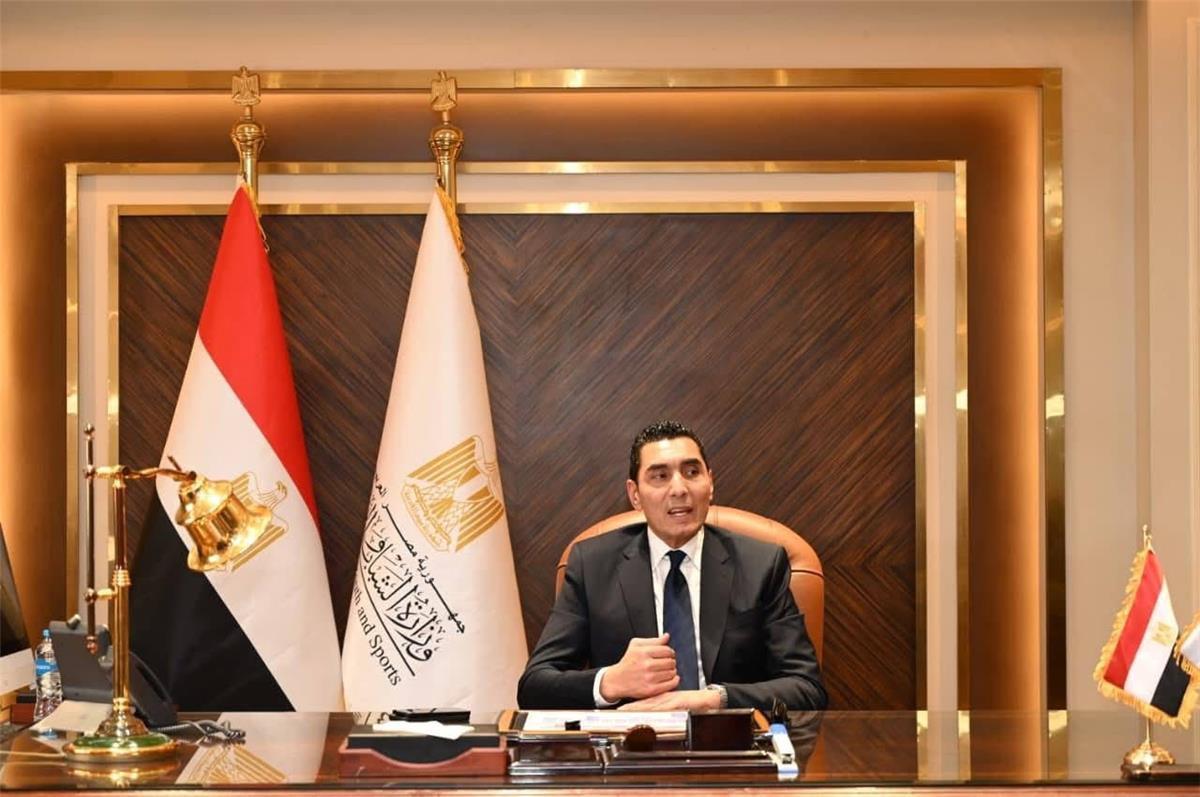 وزير الرياضة يطمئن على بعثة الزمالك بالجزائر