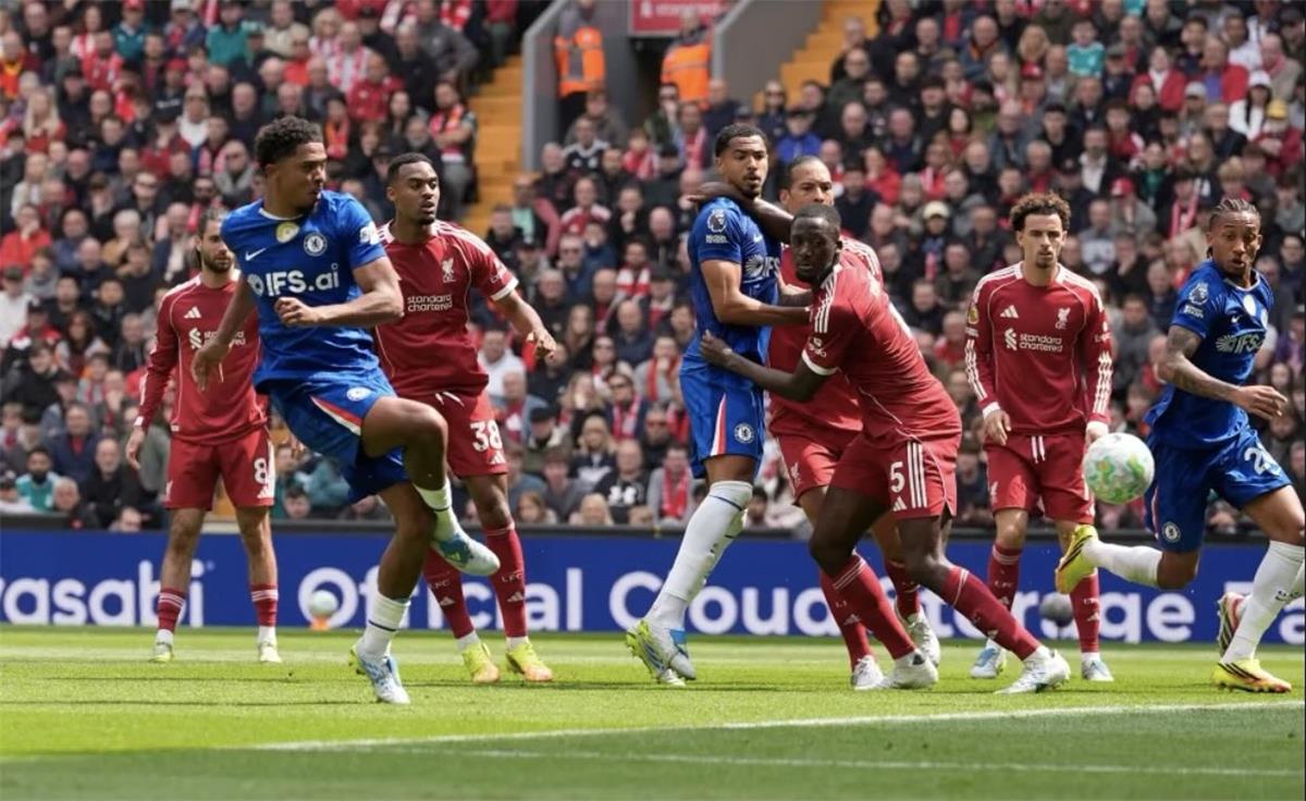رد فعل غير متوقع من جمهور ليفربول بعد التعادل أمام تشيلسي