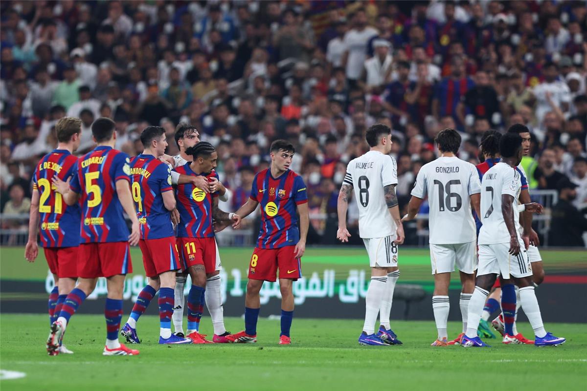 تشكيل برشلونة أمام ريال مدريد في الدوري الإسباني.. موقف رافينها