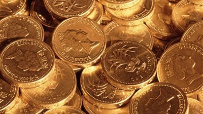 سعر الجنيه الذهب اليوم في مصر يواصل التذبذب.. استقرار نسبي حول 56 ألف جنيه