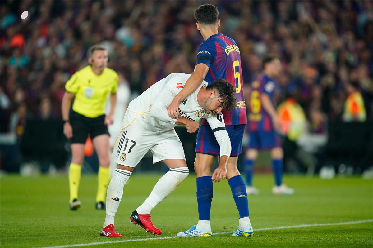 خبير تحكيمي: ريال مدريد استحق ضربة جزاء أمام برشلونة في الكلاسيكو