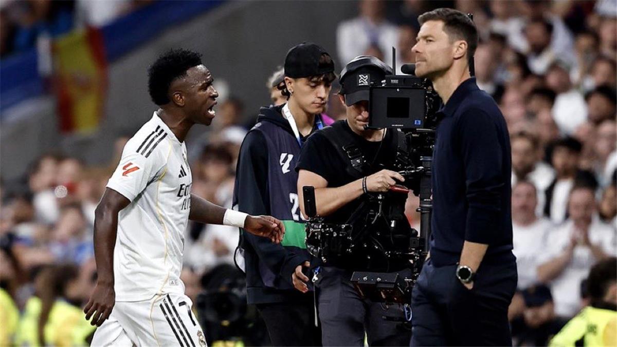 “واقعة مؤسفة غيرت كل شيء”.. كواليس جديدة للخلاف بين فينيسيوس وألونسو في ريال مدريد