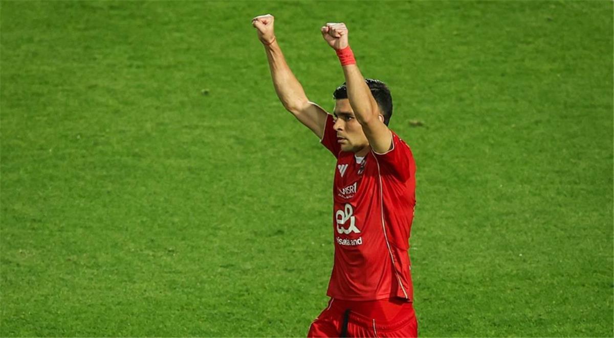 صفقة مميزة قد تقلب الموازين.. هل أشرف بن شرقي مُهدد في الأهلي؟